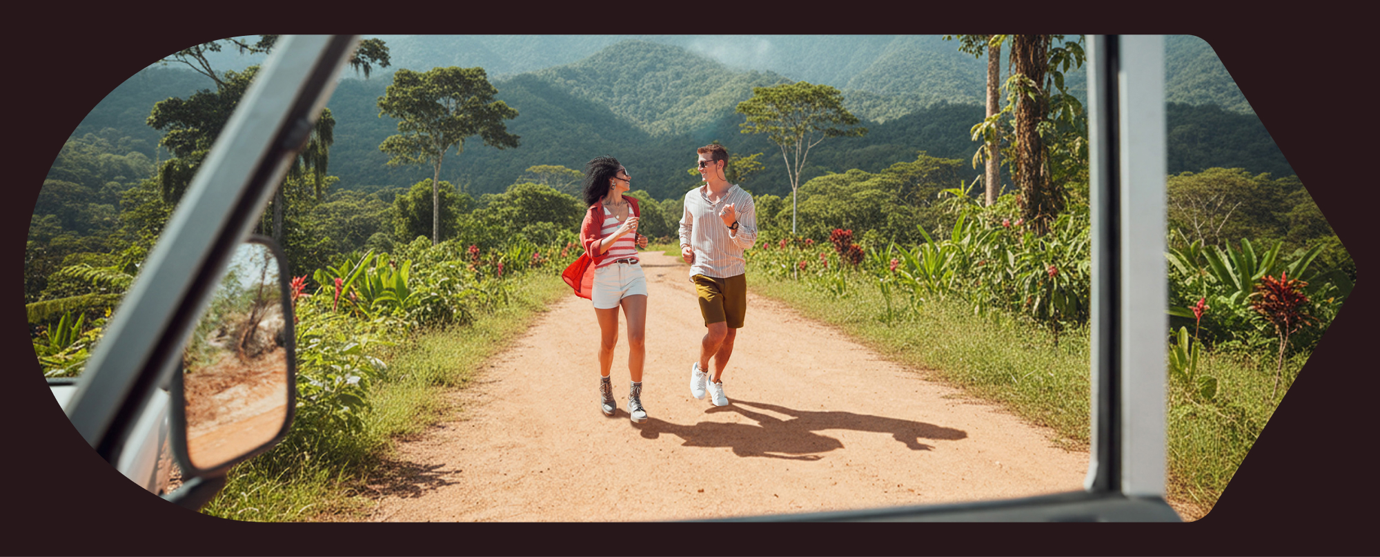 Pareja disfrutando el paisaje